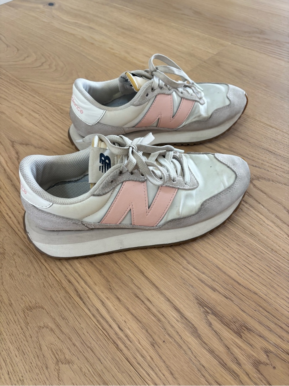 New Balance Women's Retro Runner in Cream & Pink